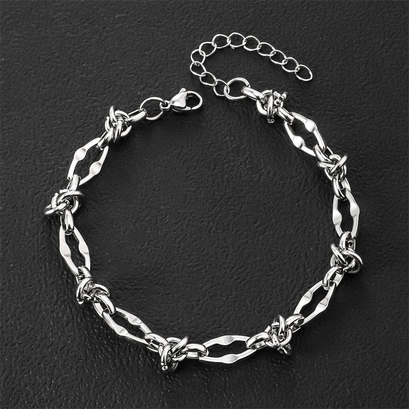 TWISTED LINK Chain Bracelet