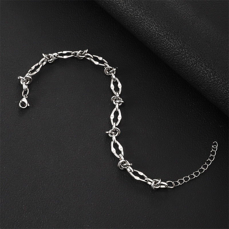 TWISTED LINK Chain Bracelet