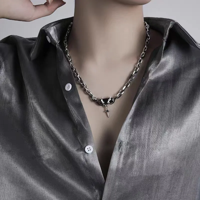 NORTH STAR Chain Necklace
