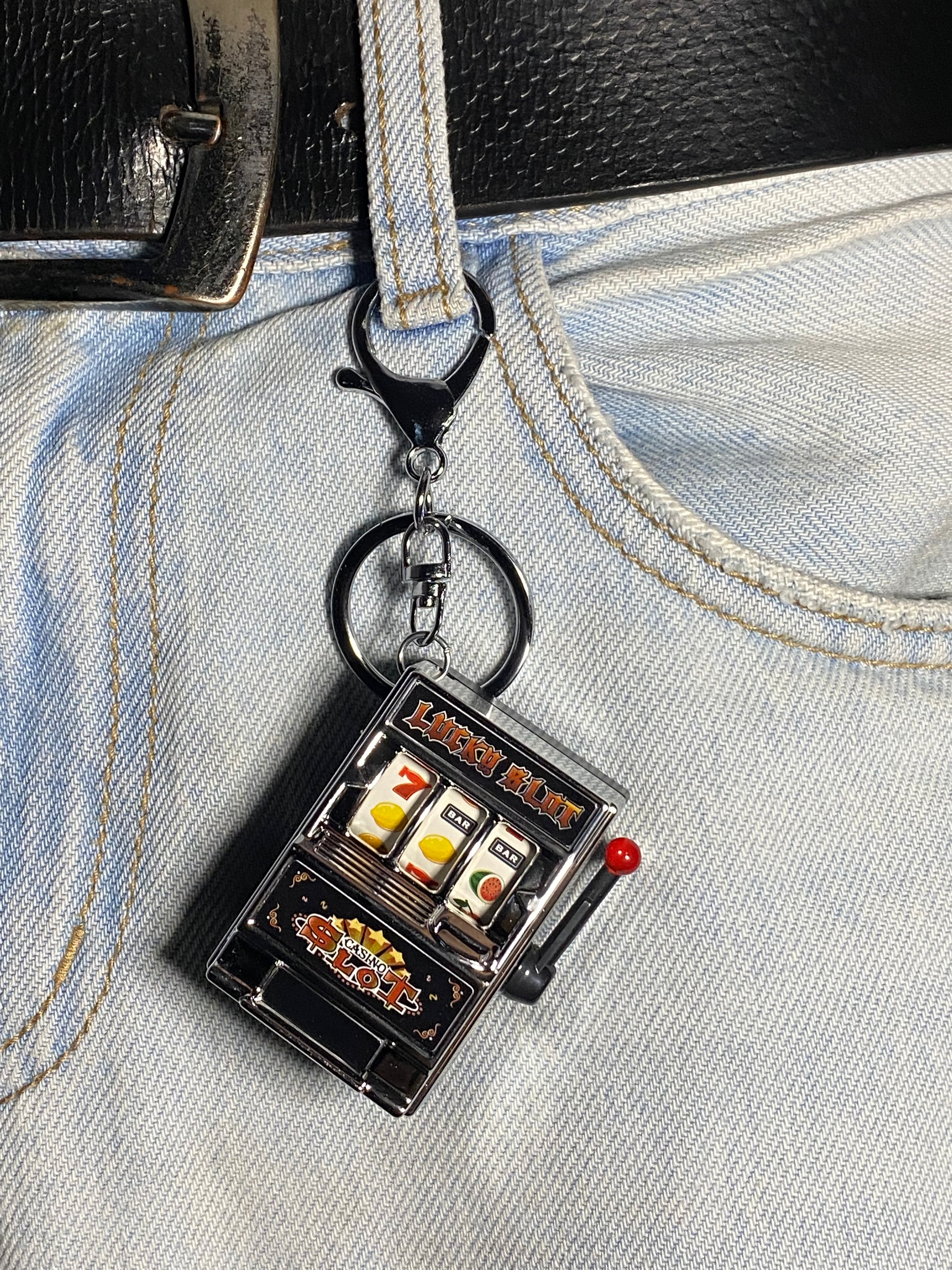 Mini Slot Machine Keychain 🎰